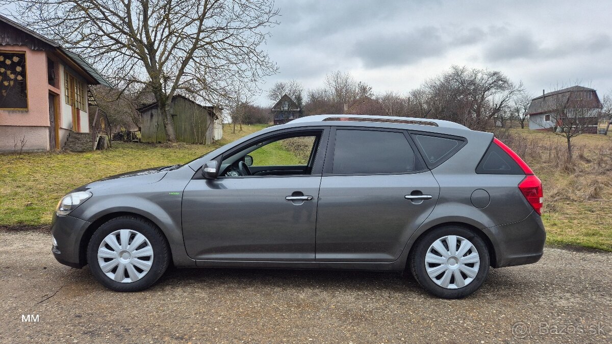 🇰🇷🇸🇰 Kia Ceed combi , 1.6 benzín , manuál, SR auto - 8