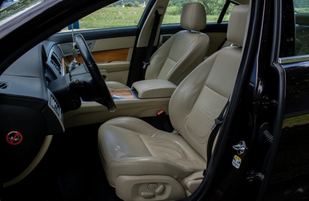 Jaguar XF 2.2D Premium Luxury - 8