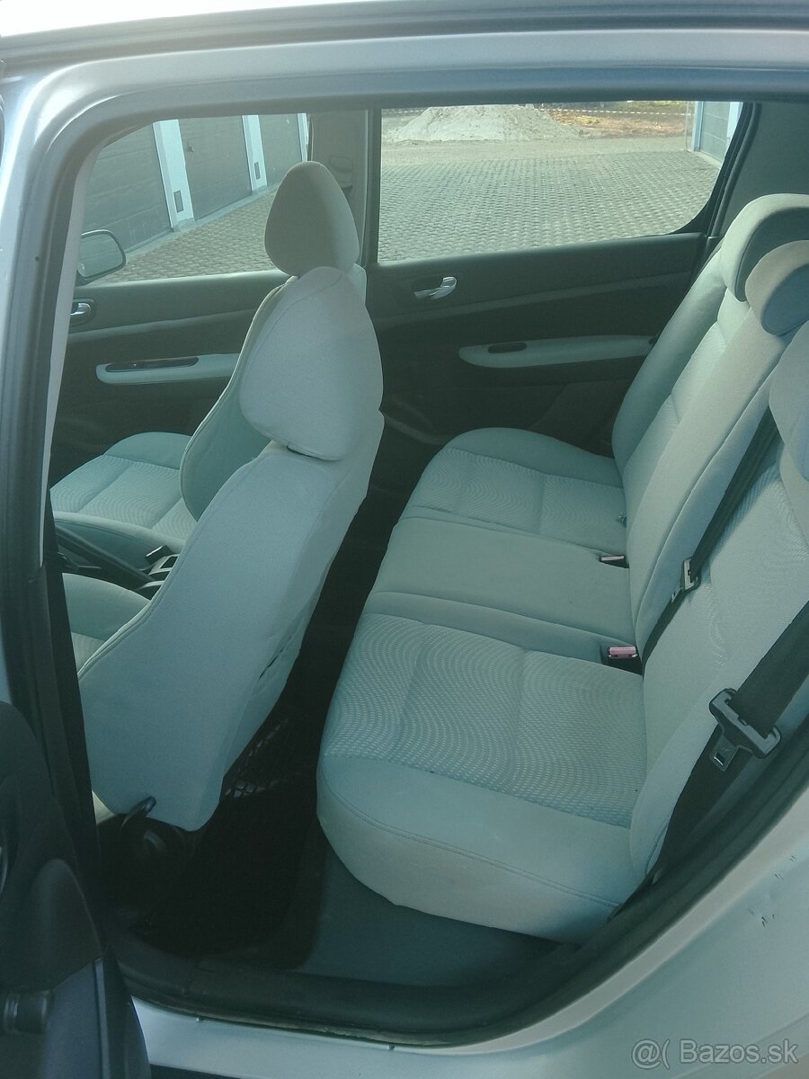 Peugeot 307 Hatchback - 8