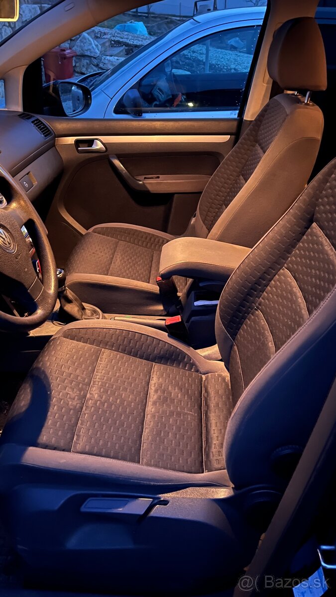 Volkswagen Touran 2,0 TDi - 8