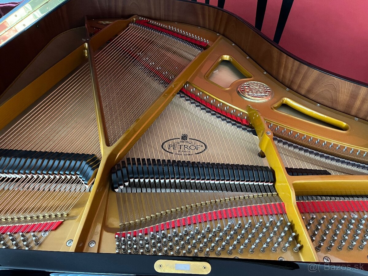 Zánovní klavír Petrof model IV vyroben v roce 2000 - 8