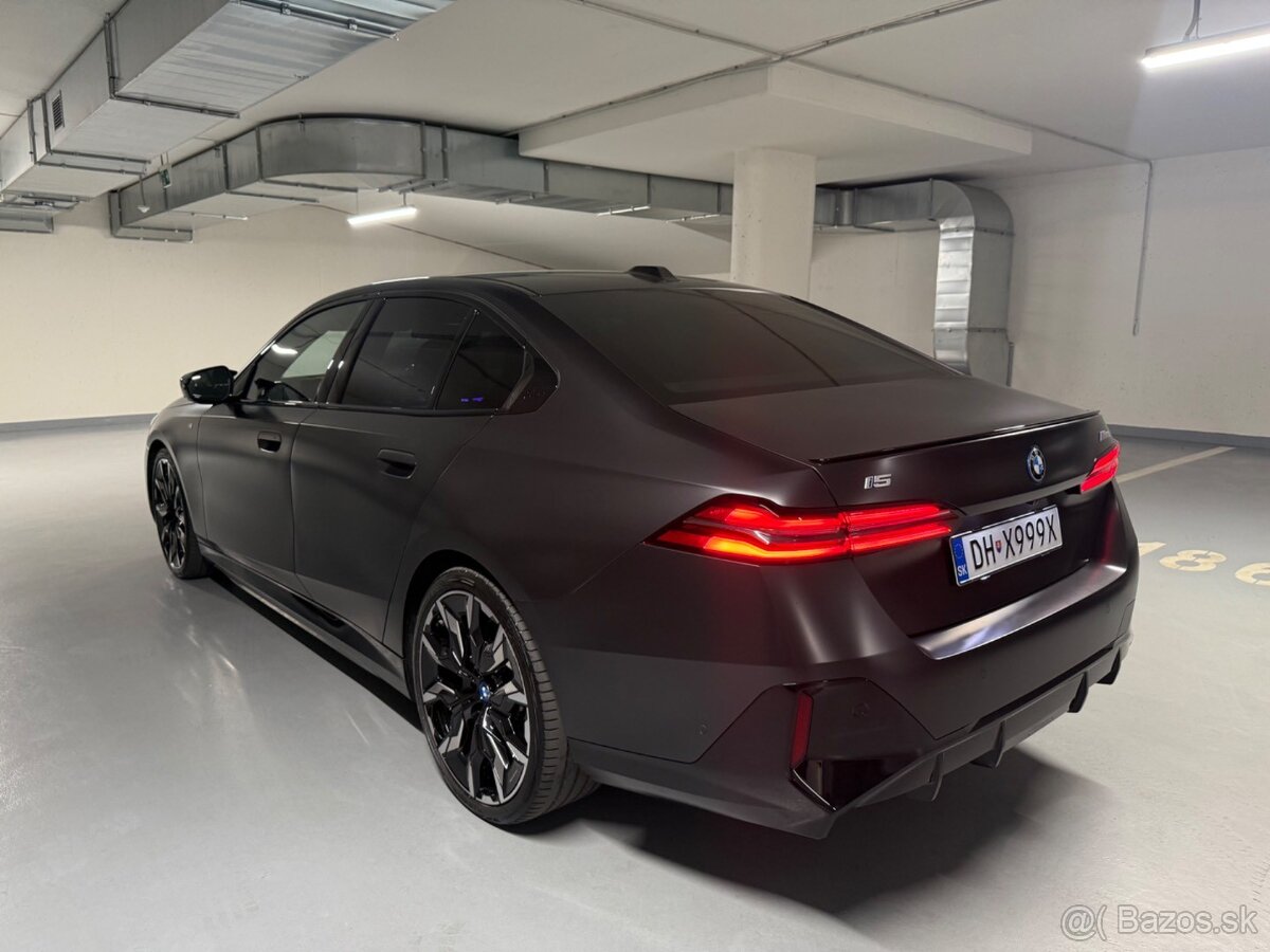 BMW i5 M60 xDrive B&W - 8