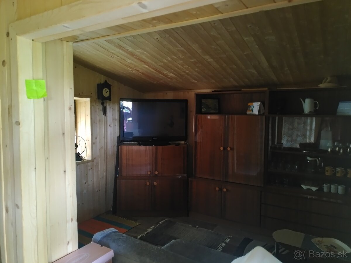 Záhrada s chatou Prievidza - 8