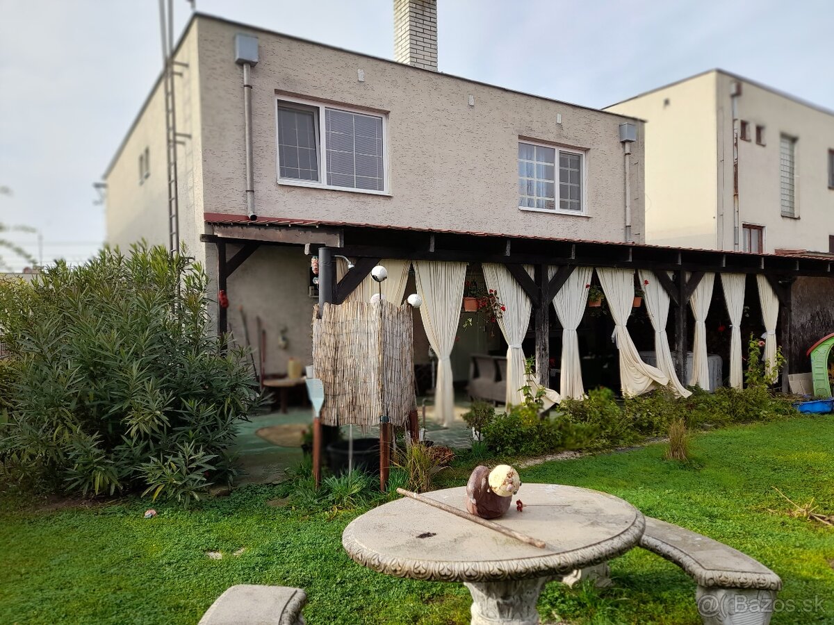 Na predaj veľký 5-izbový RD v obci Čierna Voda - 8