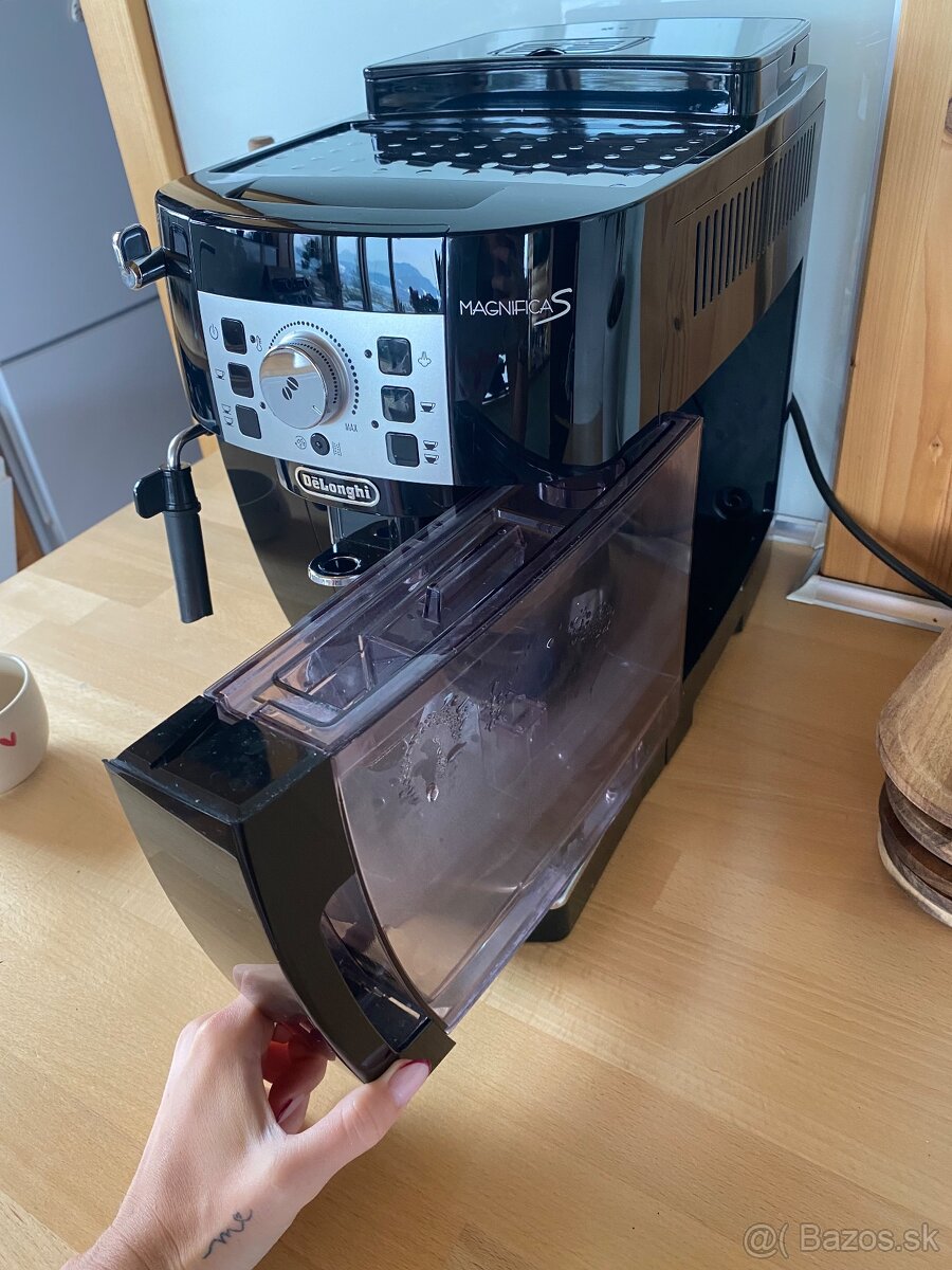 Kávovar DeLonghi Magnifica S - 8