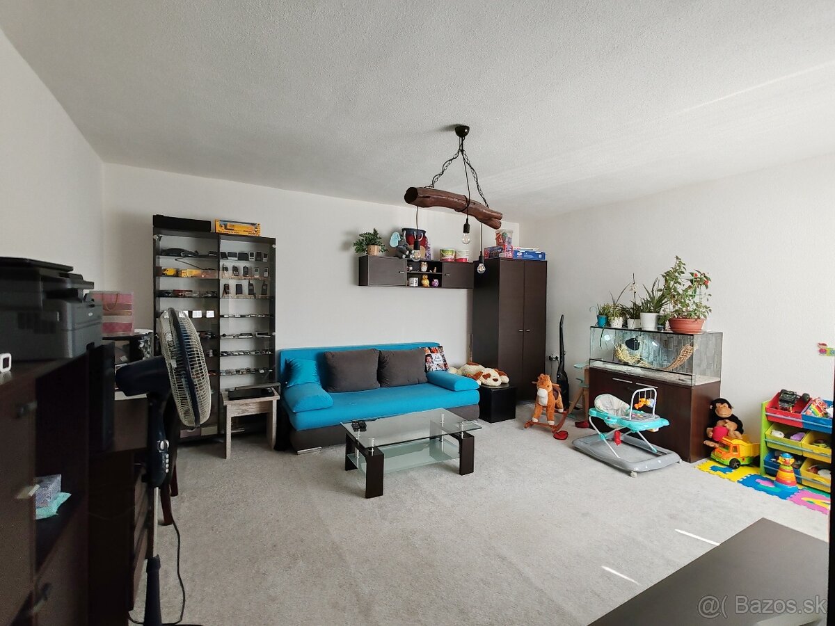 RODINNÝ DOM POLTÁR - 8