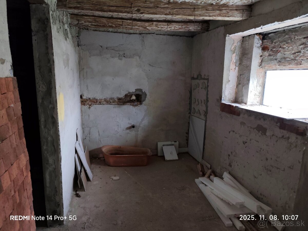 Na predaj rodinný dom so začatou rekonštrukciou v Bátorových - 8