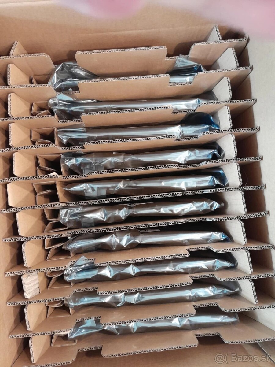 MC62-G40 + Ryzen Threadripper PRO 3945WX 4Ghz 12-Core sWRX8 - 8