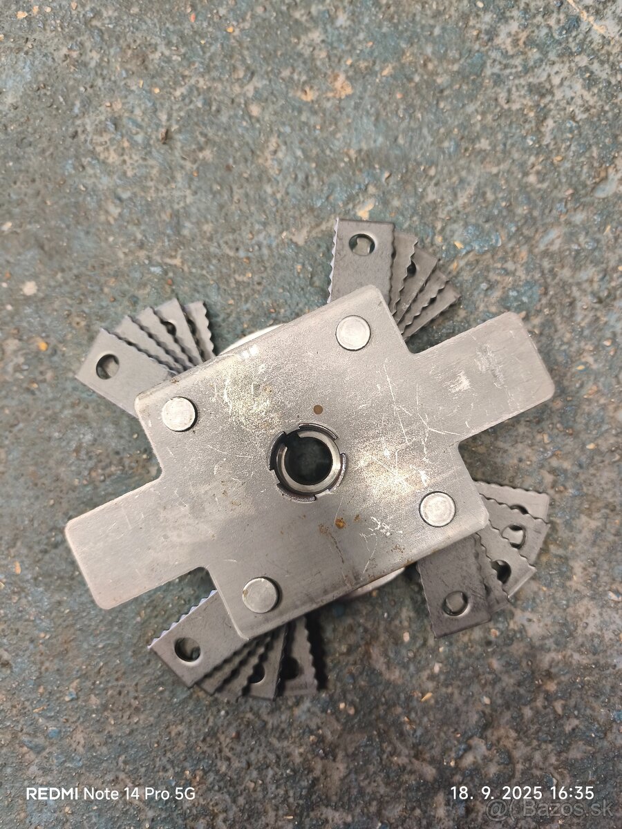 Kladivkový šrotovnik na obilie - 8