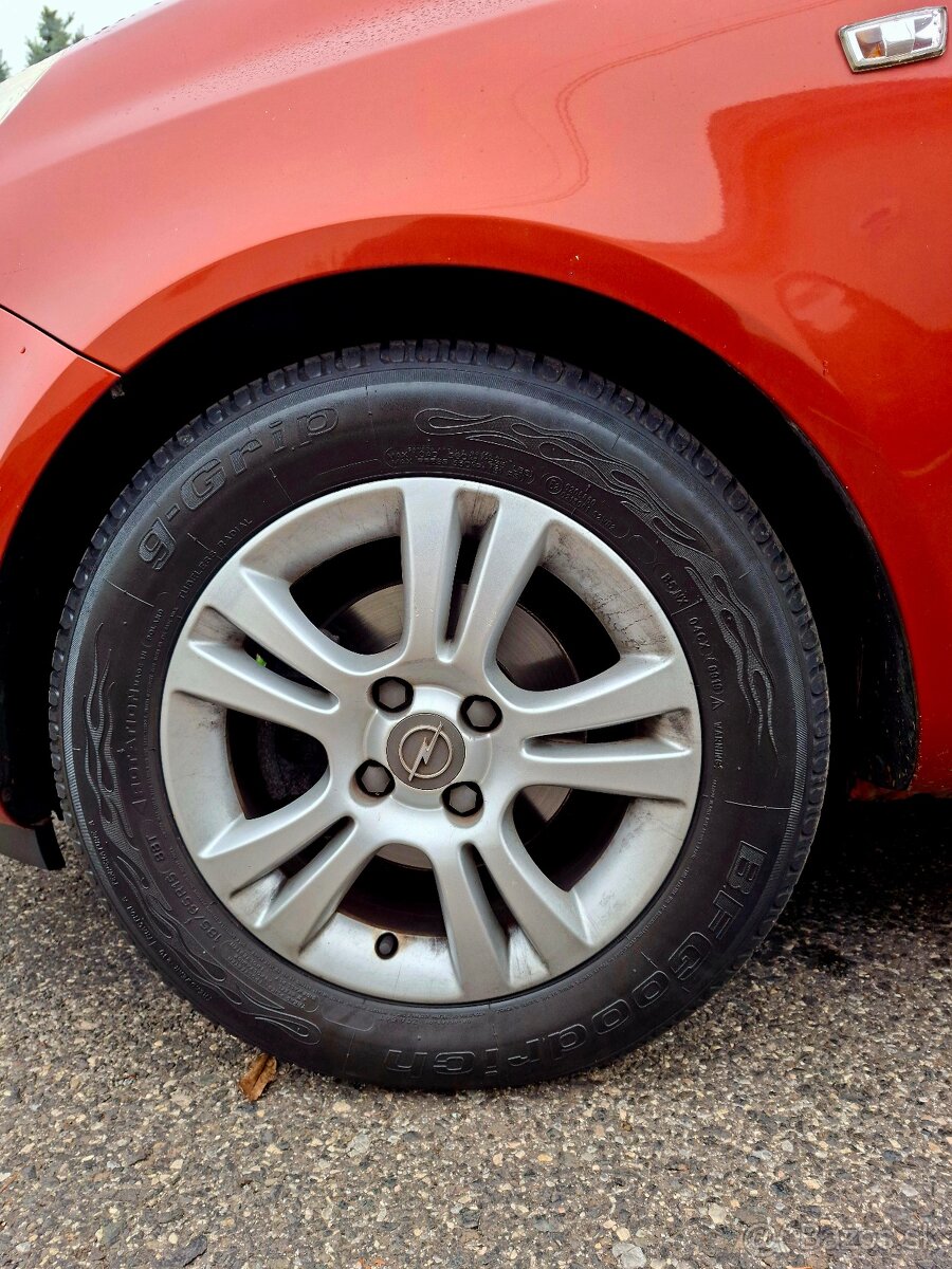 Opel Corsa 1.2 16V 63kw 2013 Facelift Garážované - 8