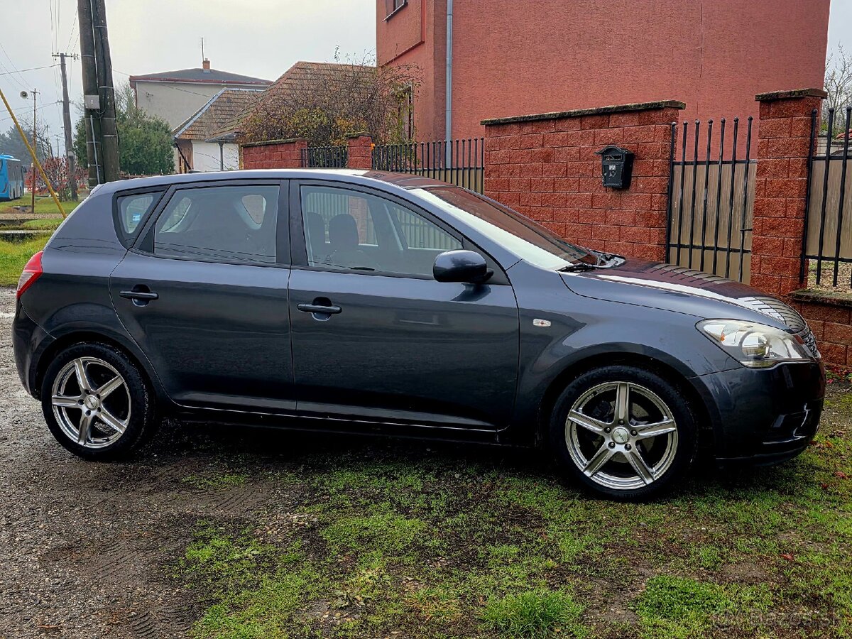 Kia Ceed 1.4 CVVT • Facelift 2011 • 172 tisíc KM • Nová STK - 8