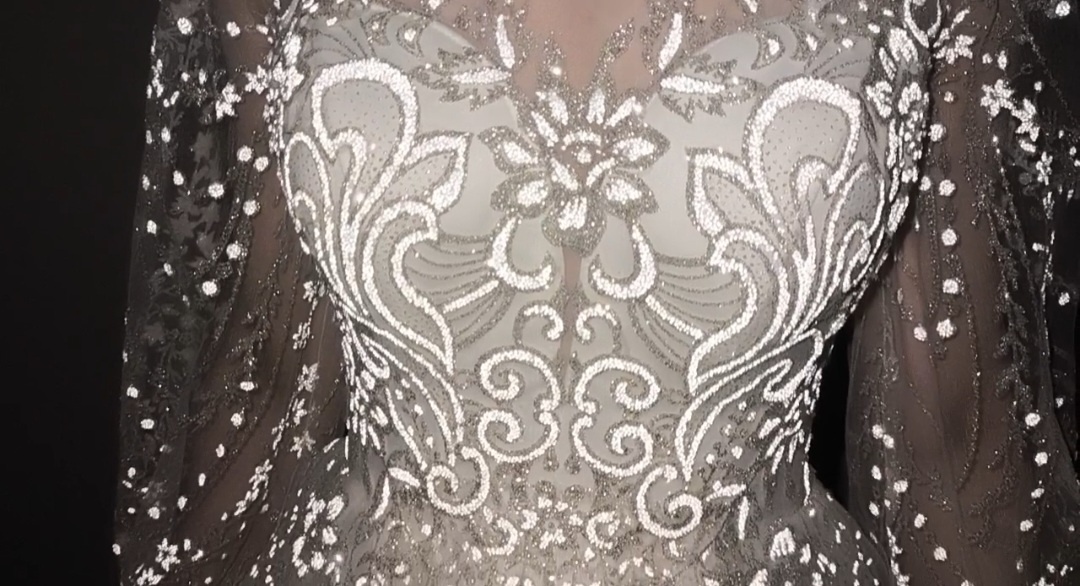 Biele nadýchané svadobné šaty - 8