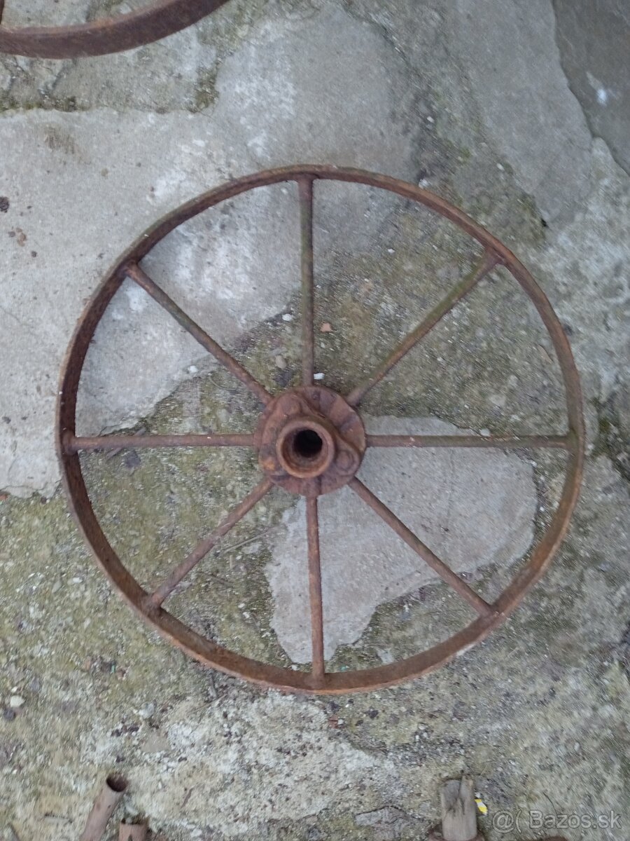 Staré koleso na dekoráciu - 8