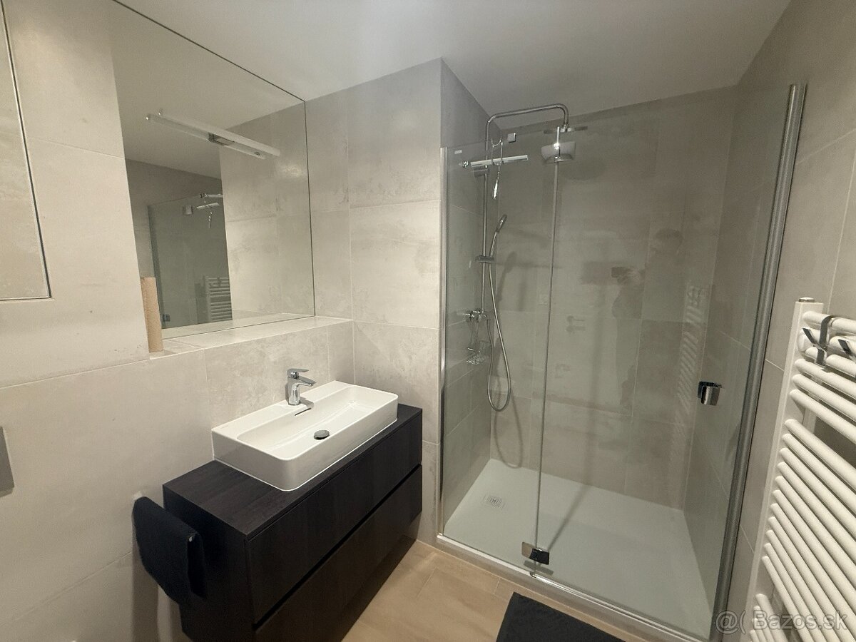 Luxusný 2-izbový byt v EUROVEA TOWER (60 m²) + loggia + park - 8