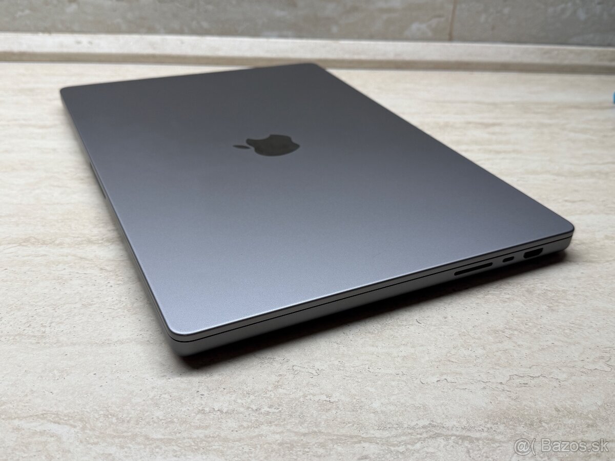 Apple MacBook Pro 16" / M1 Pro / 16GB / 512GB - 8