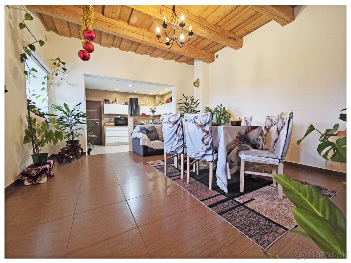 2 RODINNÉ DOMY / JEDEN POZEMOK / PREDAJ / ZVOLEN - 8