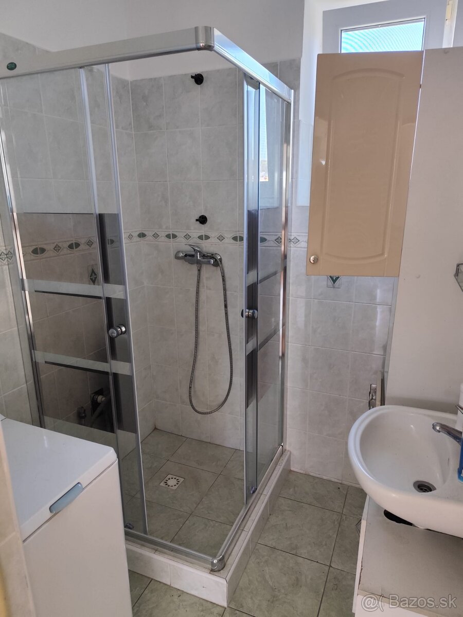 Predám samostatne stojací RD Noviny - 8