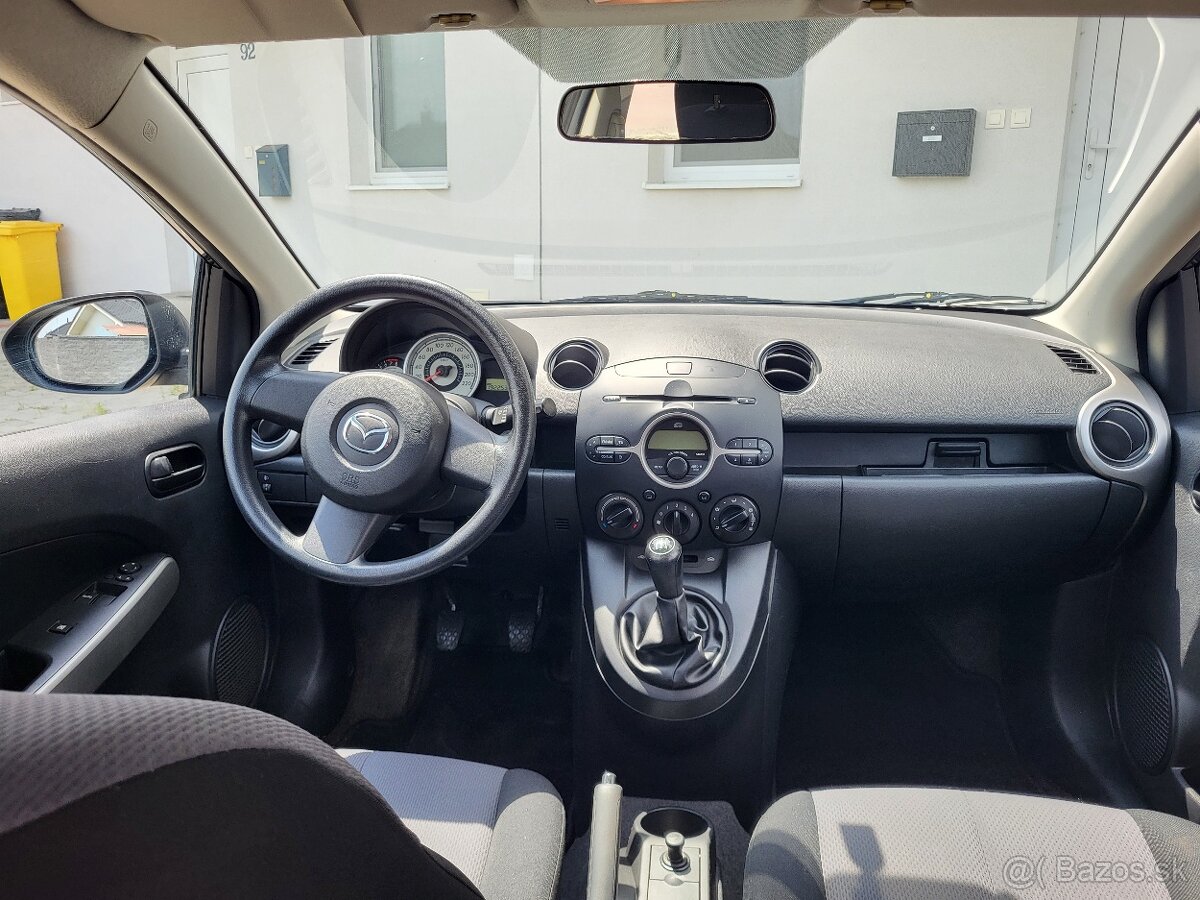 Mazda 2 - 8