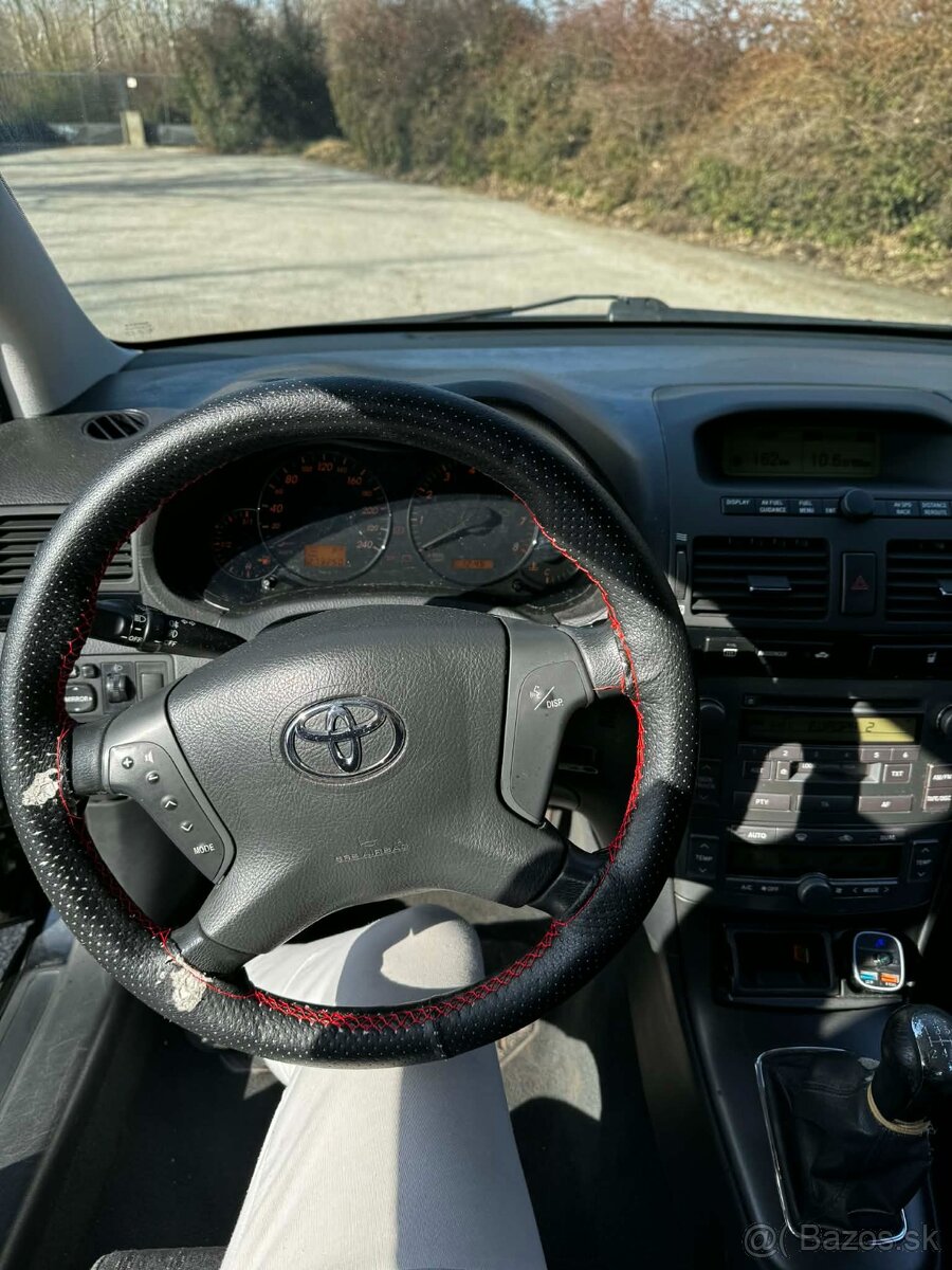 2004 Toyota avensis - 8