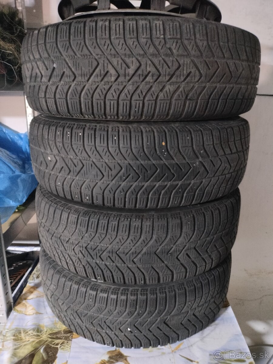 Predám zimné pneumatiky na diskoch na toyotu yaris 2017 - 8