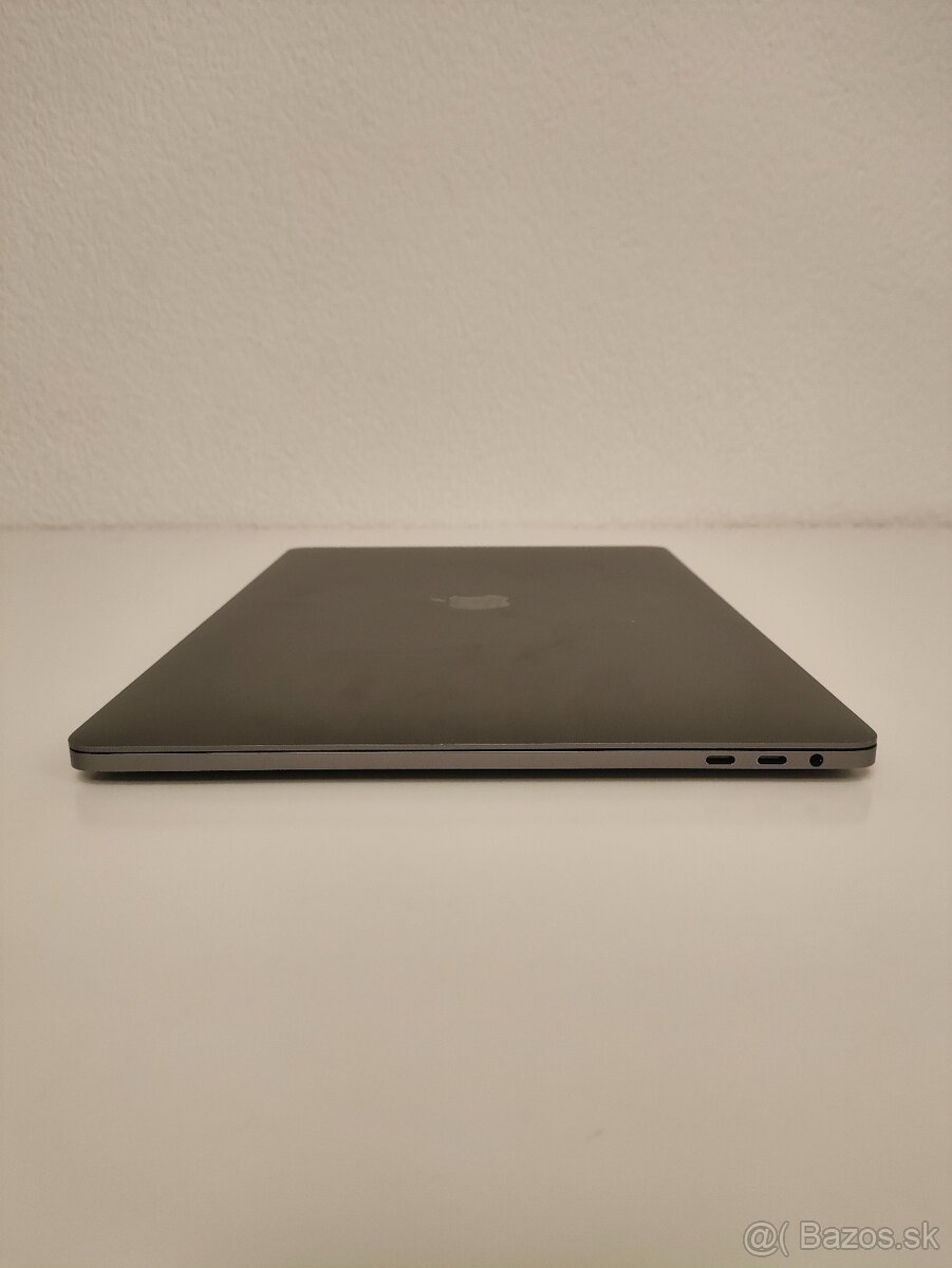 MacBook Pro 15" A1707 | i7 • 16GB • 512GB - 8