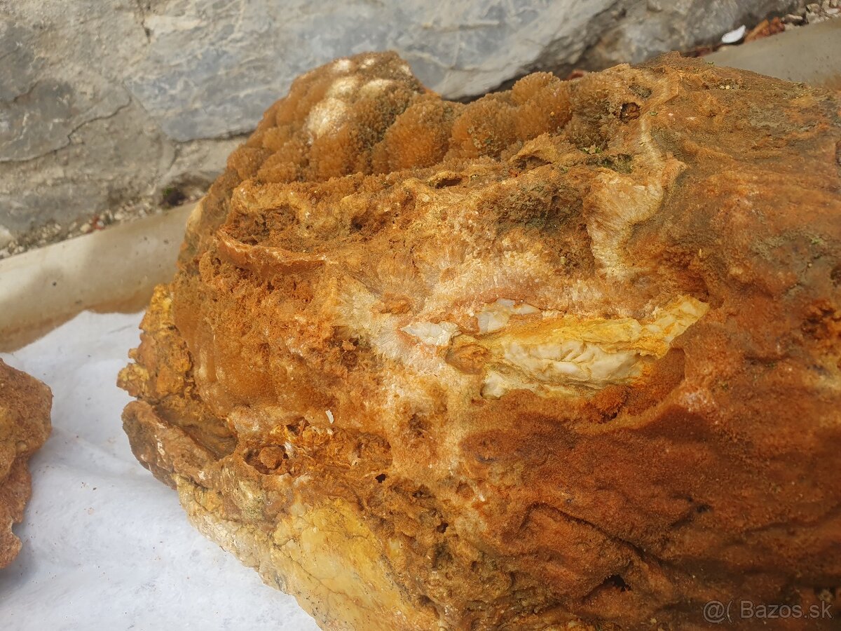 Predám okrasný kameň Vapenec s kryštálom - 8