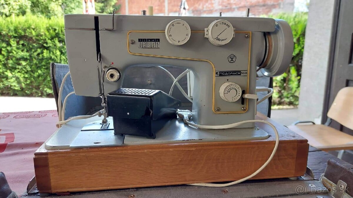 Predám staré šijace stroje viď foto - 8