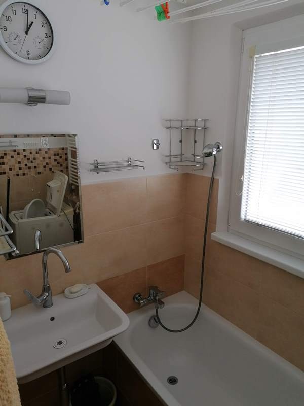 Voľná izba pre jednu osobu (spolu v 4-izb. byte len 2 osoby - 8