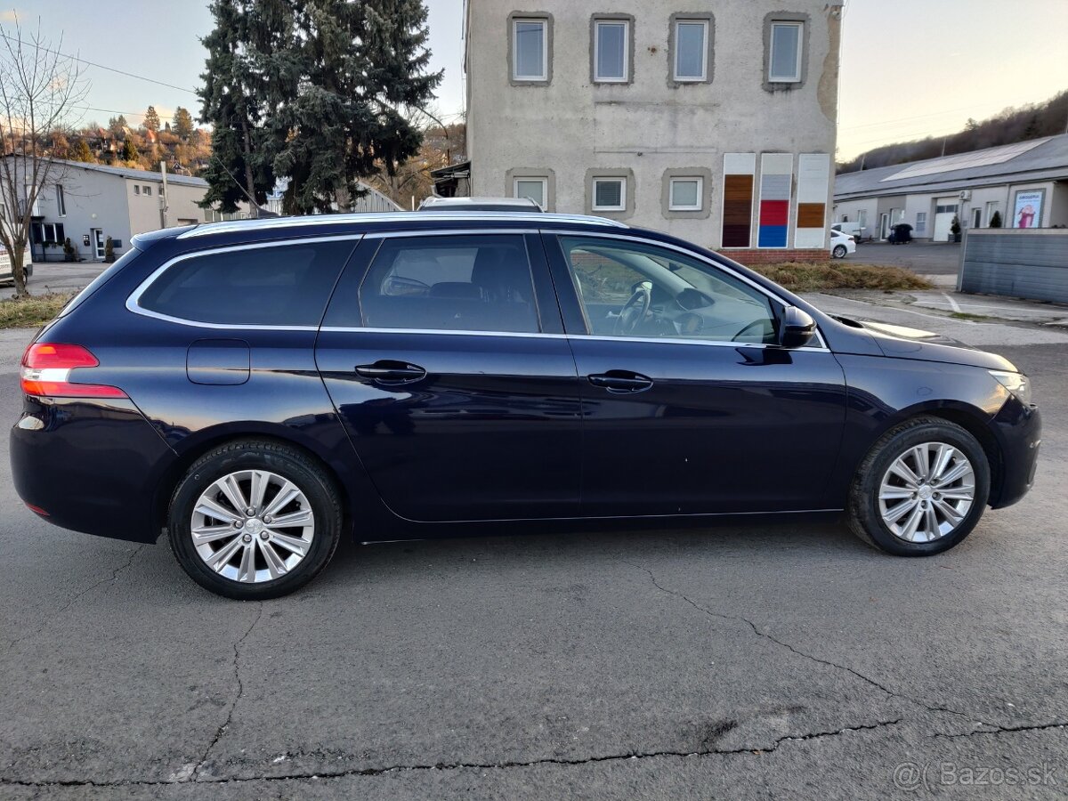 Peugeot 308 - 8