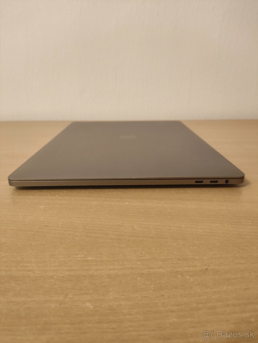 MacBook Pro 2017 15 | Core i7 • 16GB • SSD - 8