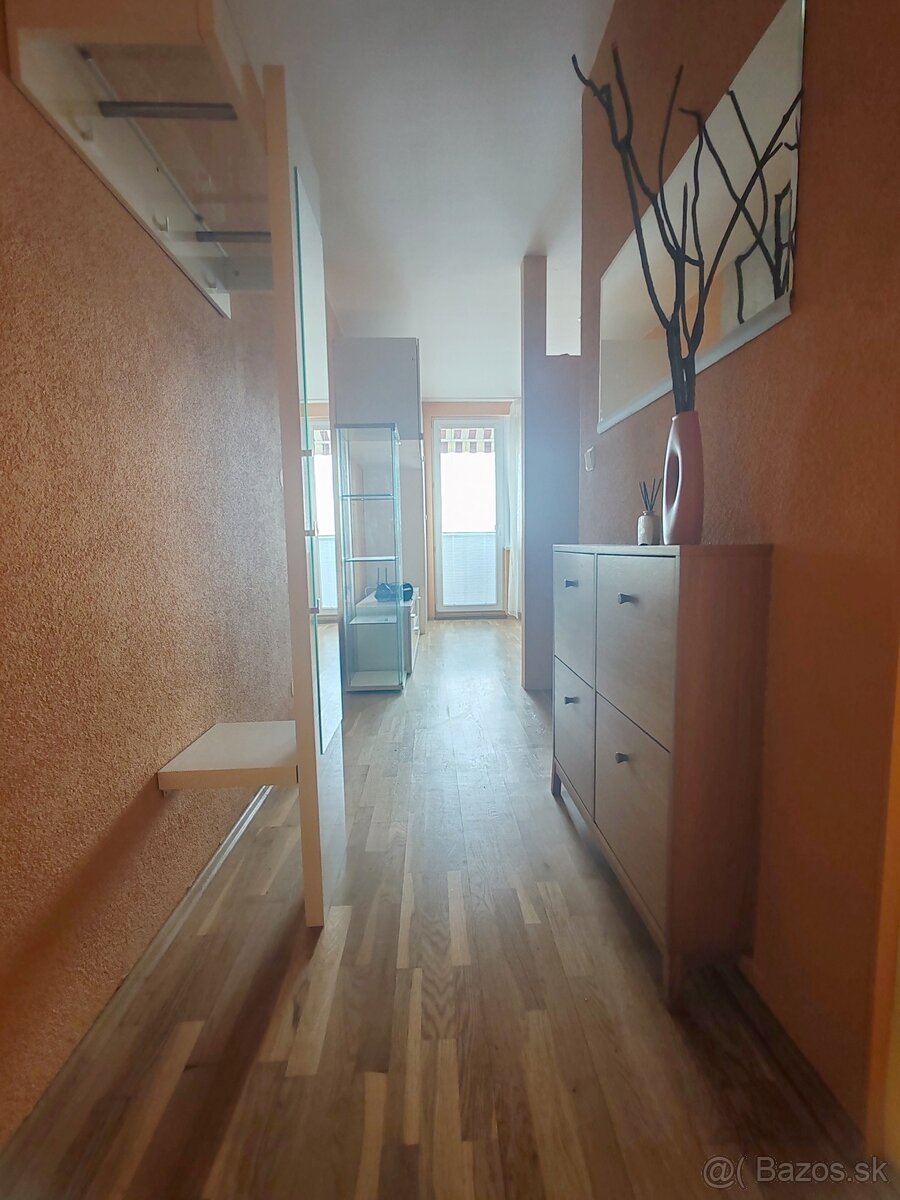 Topoľčany - garsónka s balkónom - 8