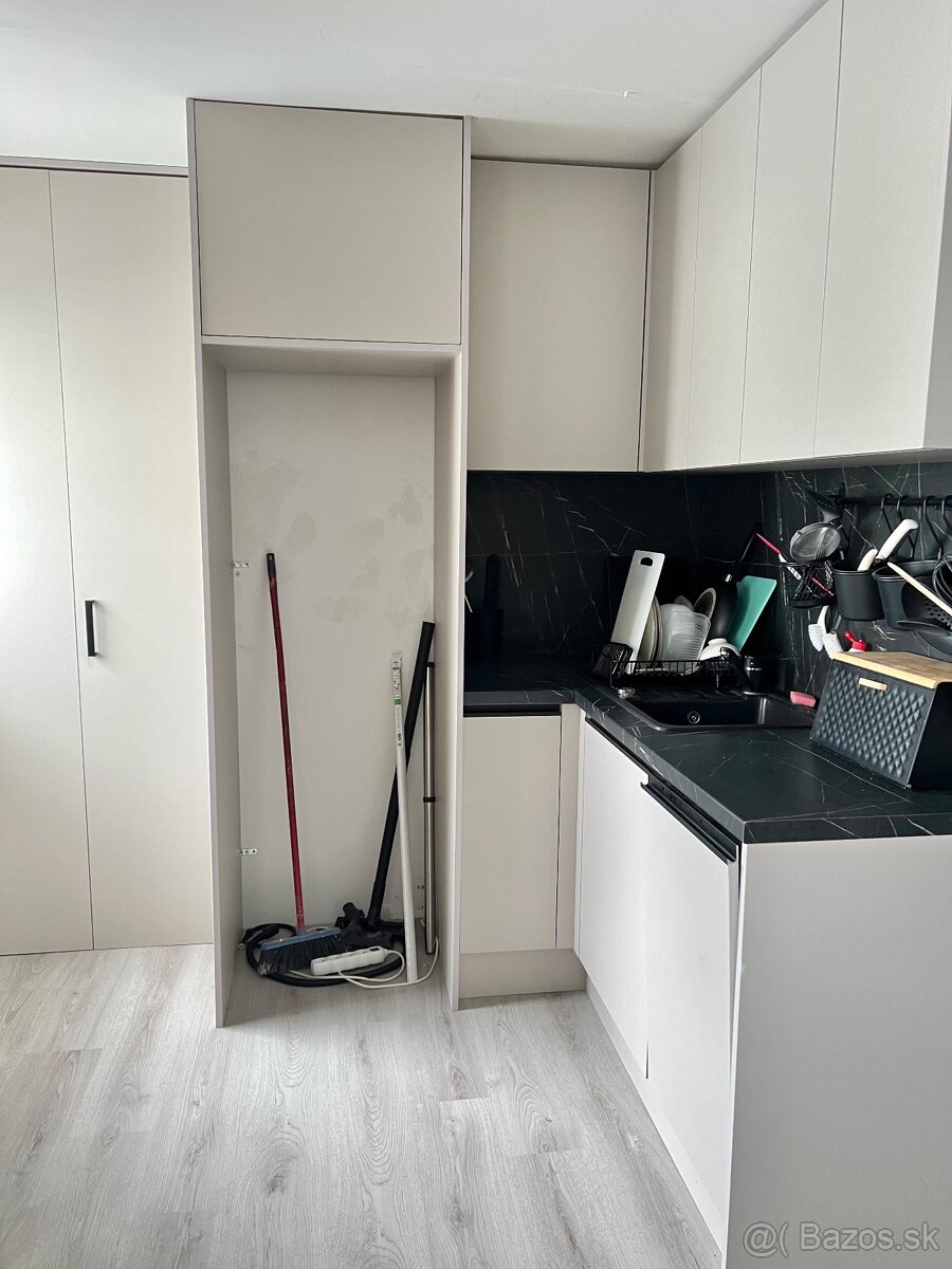 4 izbovy byt / firemný priestor - 8