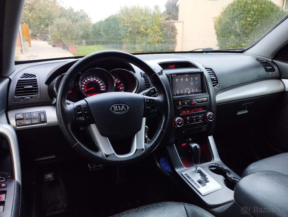 KIA Sorento - 8