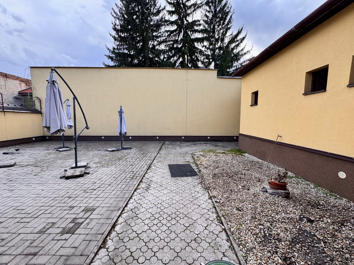 Podnikateľský objekt na prenájom v Lučenci - 8