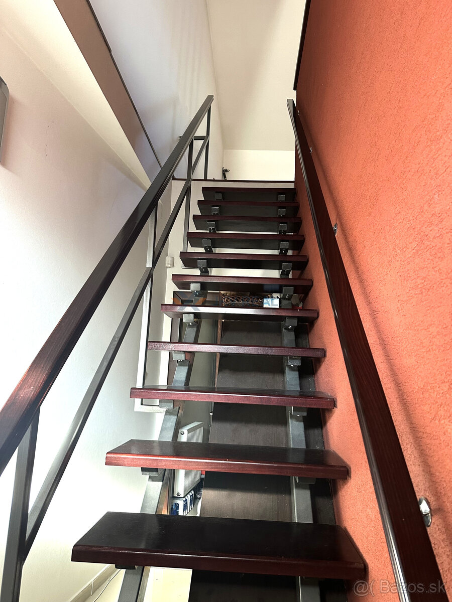 Na predaj poschodový rodinný dom s krásnou záhradkou - 8