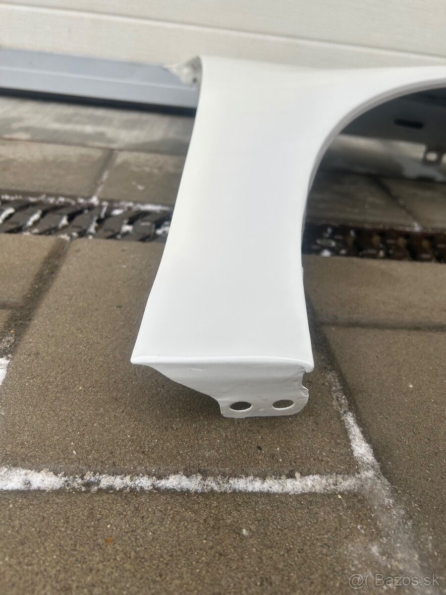 Predny blatnik VW Golf 5 variant biela LR9A - 8