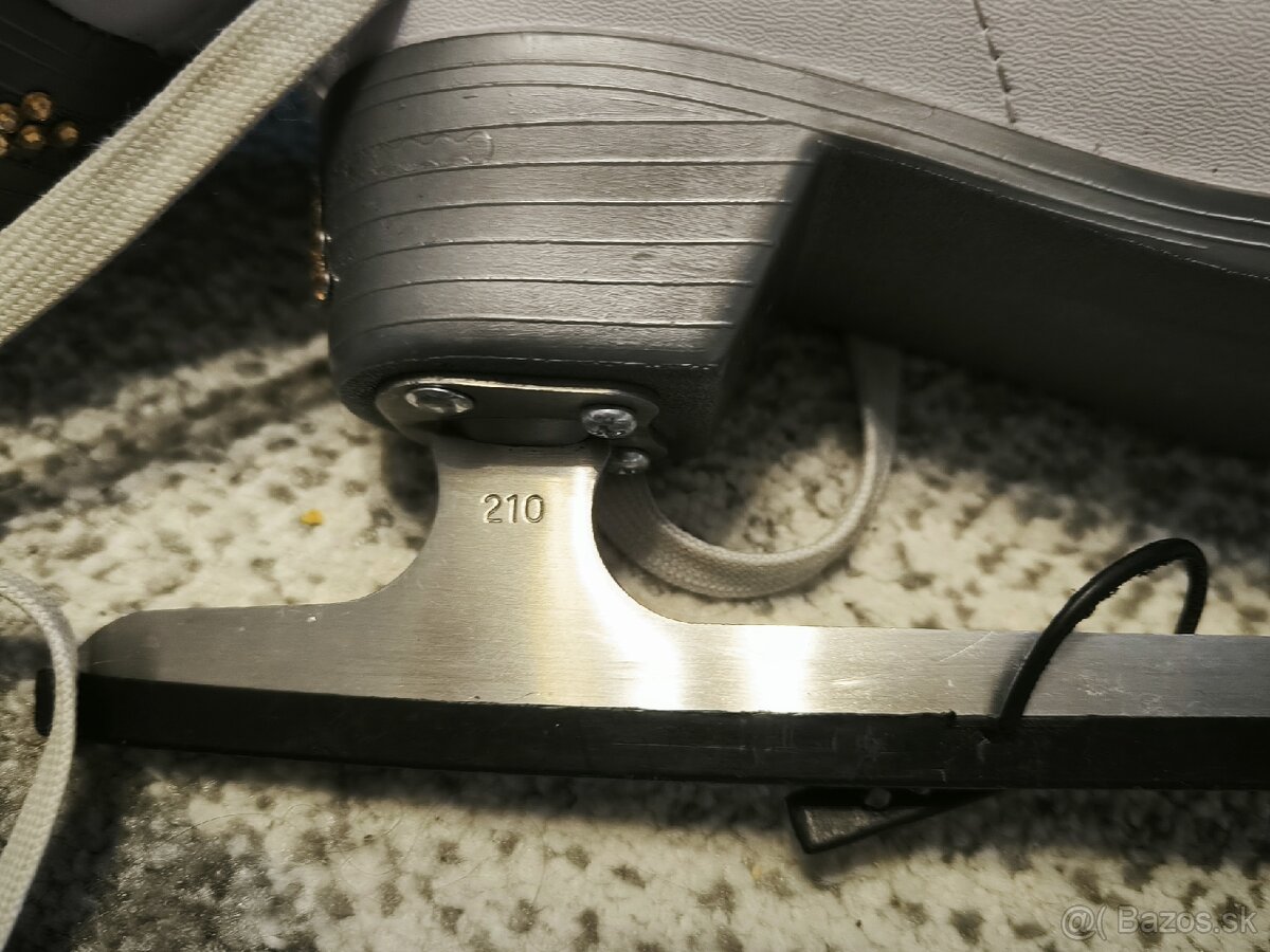 Predám detské krasokorčuliarske korčule veľ 34. - 8