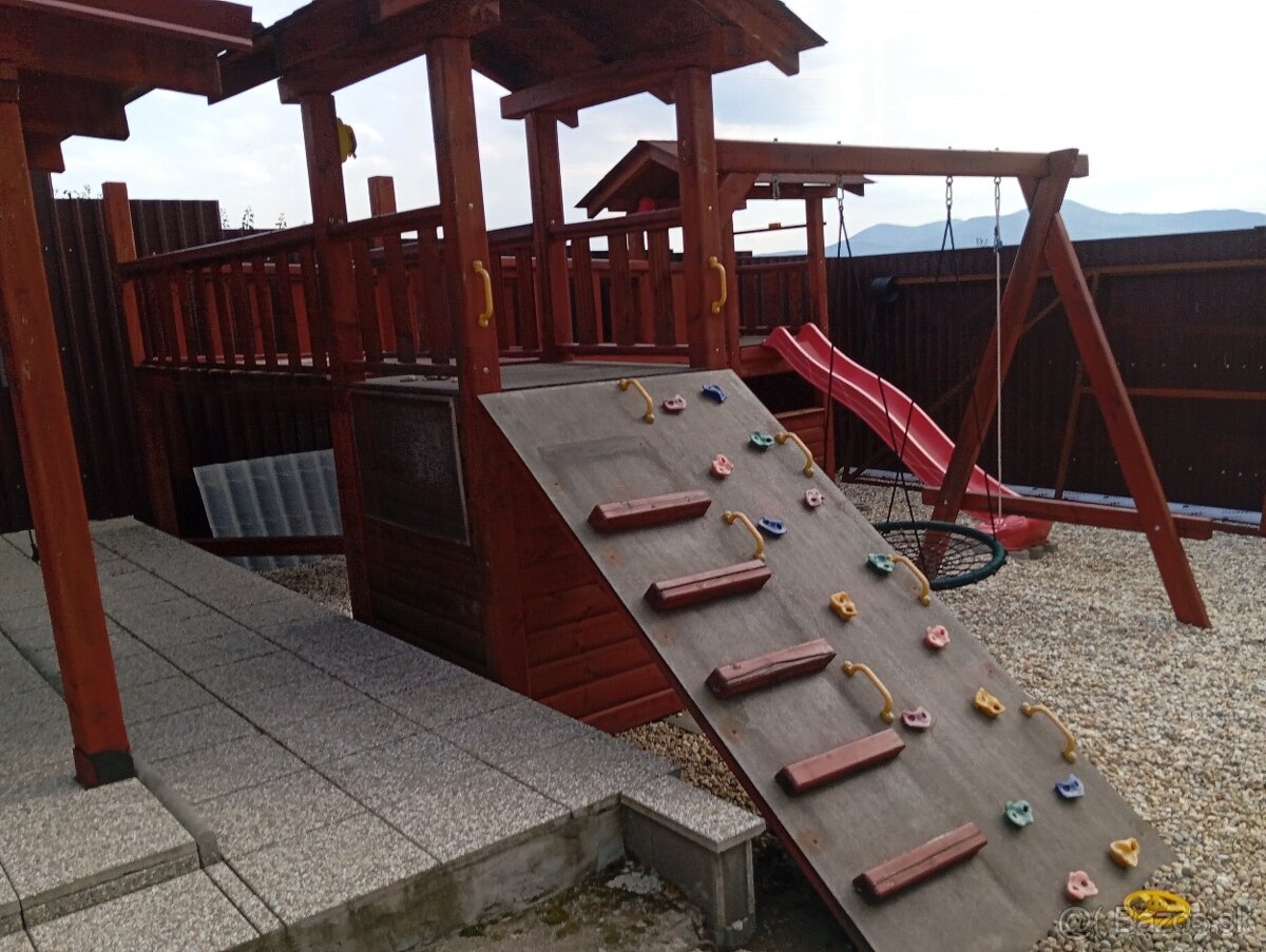 Detské ihrisko hojdačka šmýkačka detské preliezky a domčeky - 8