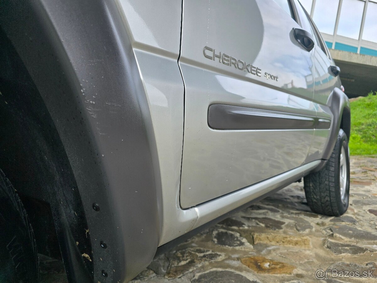 Jeep Cherokee 2,5CRD SPORT // MANUAL // BEZ KOROZIE / - 8