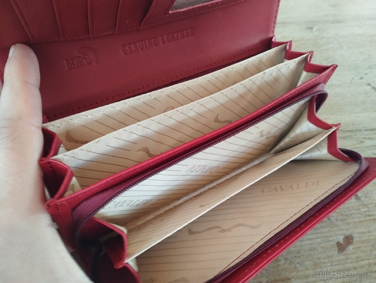 Červena peňaženka značky Cavaldi - 8