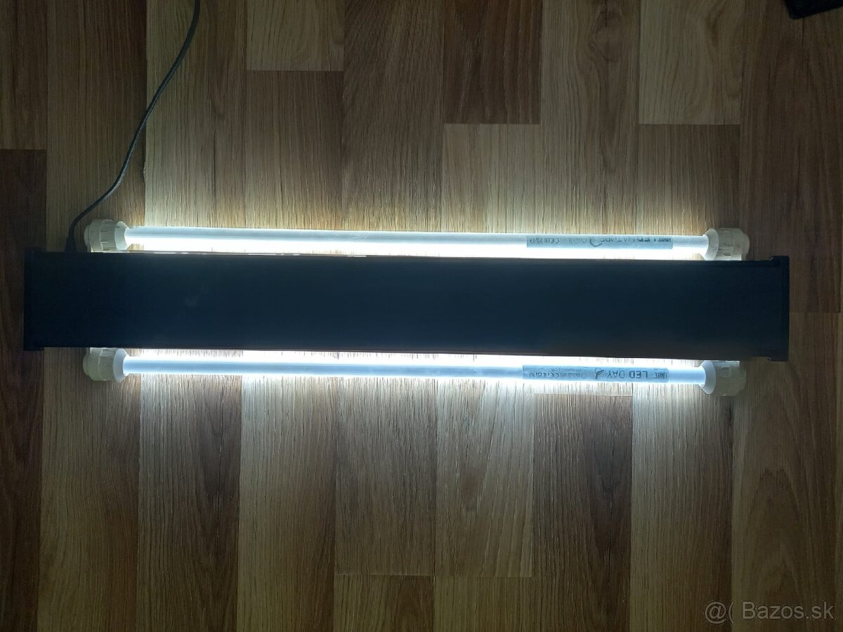 Darujem akvárium so skrinkou - 8