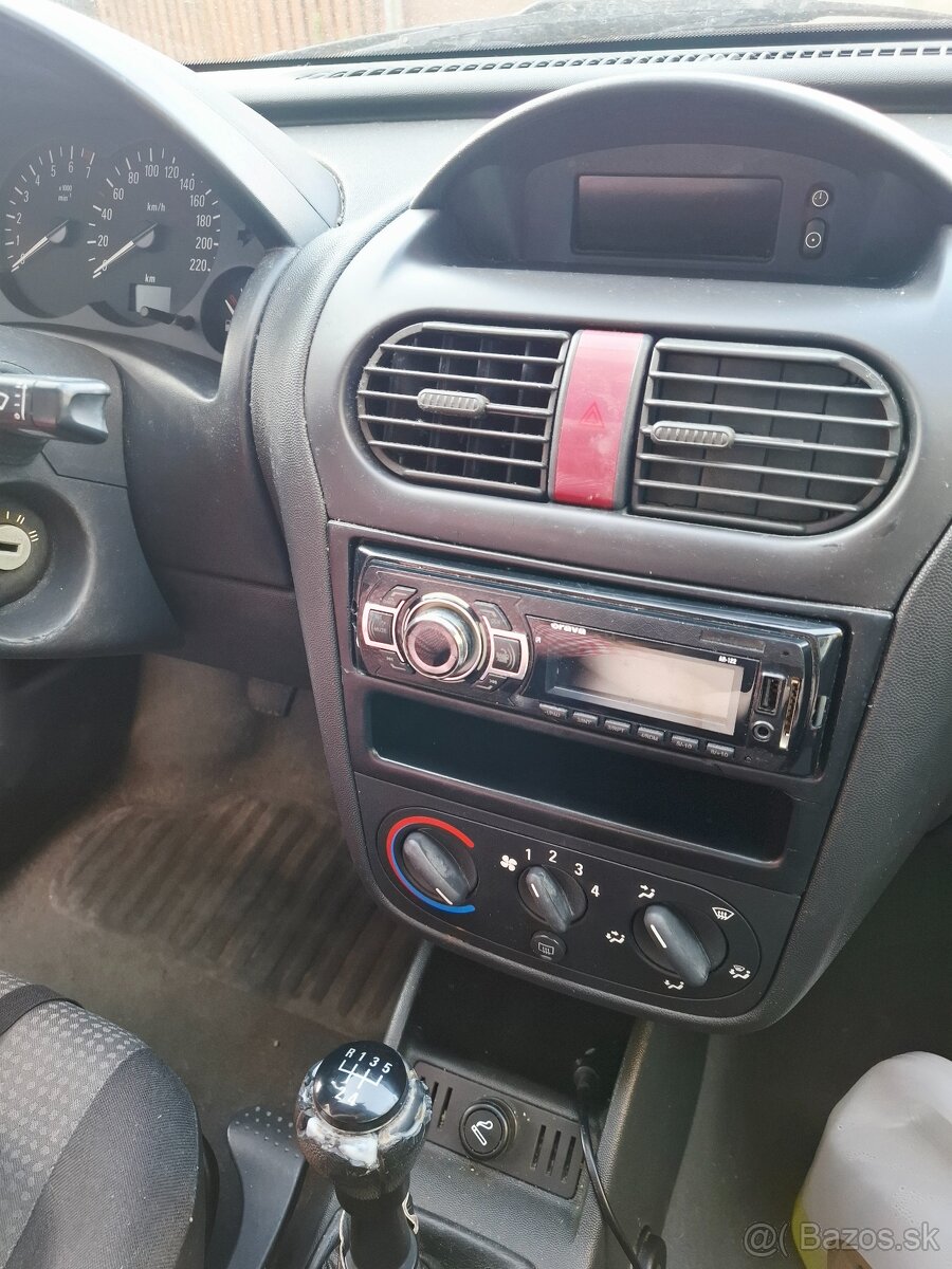 Opel Corsa 1.2. r. v. 2005 - 8