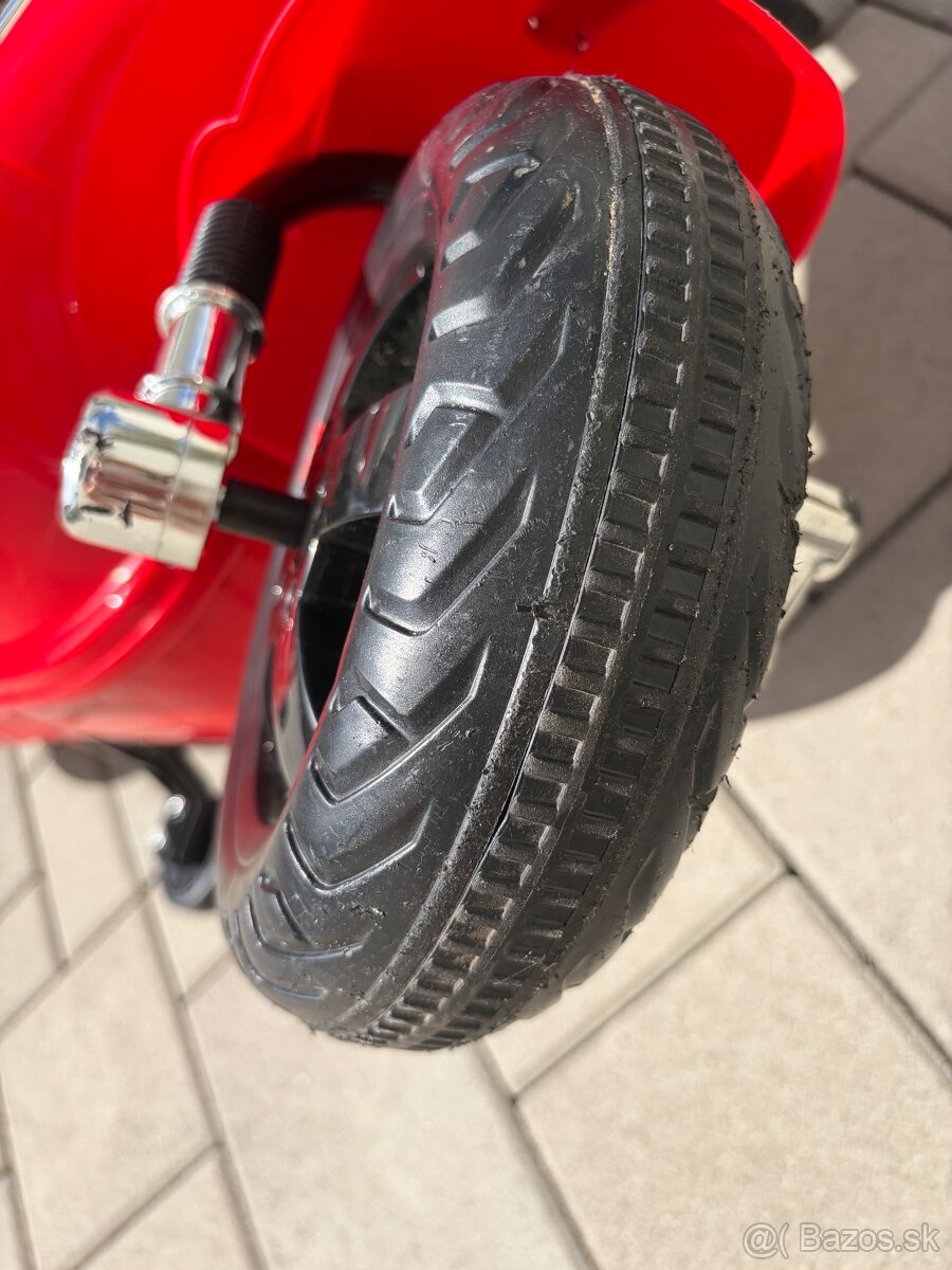 detská elektrická Vespa - 8
