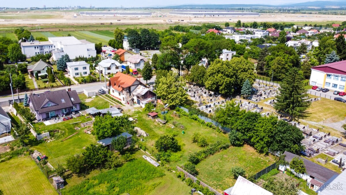 VEĽKÝ STAVEBNÝ POZEMKOM, UL. HLAVNÁ, VALALIKY - 8