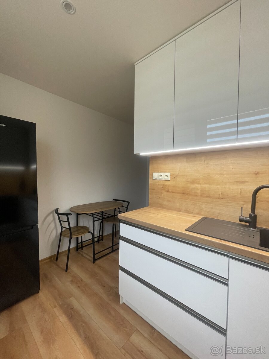 Kompletne zrekonštruovaný 2-izbový byt s loggiou - 8