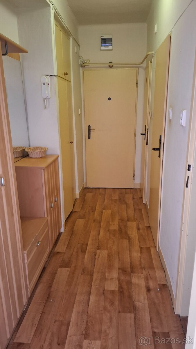 Predám 3-izbový byt - 8
