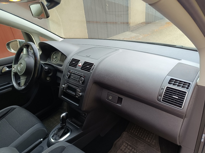 Volkswagen Touran 1.6TDI DSG - 8