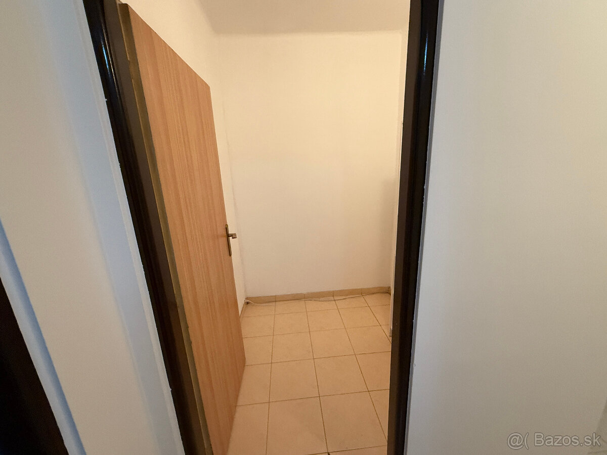 Prenájom 2 izbový byt zariadeny Topoľčany - Streďanská - 8