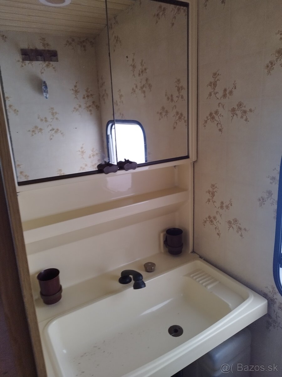 Predám karavan Burstner - 8