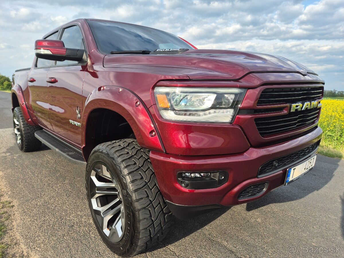 DODGE RAM 5,7 HEMI BLACK WIDOW 39 000km odpočet DPH - 8